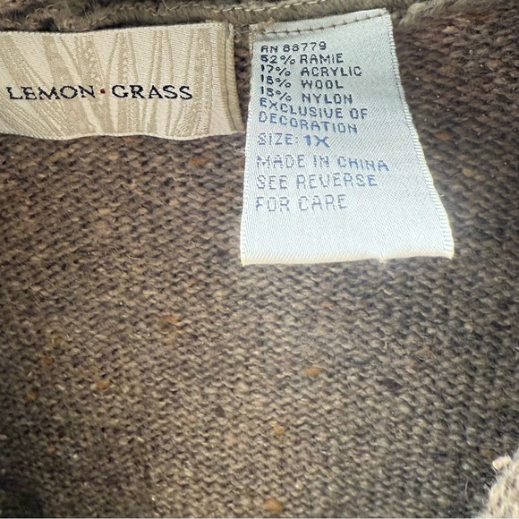 Lemon Grass Winter Motif Sweater - Picture 2 of 7